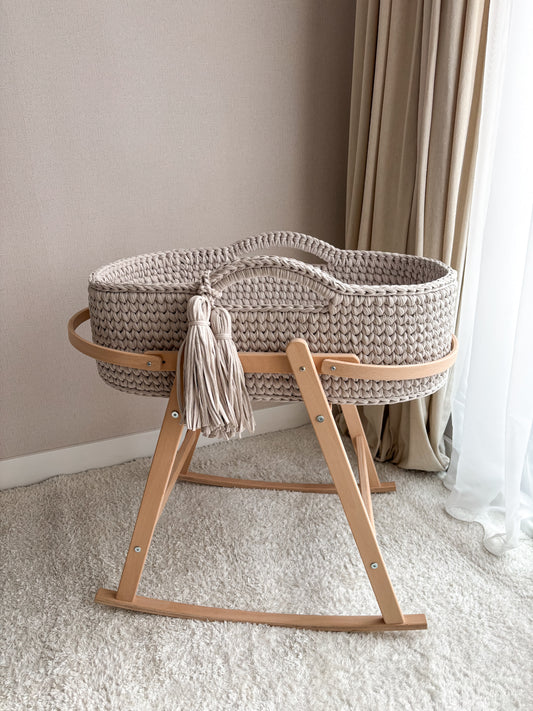 Beige edged bassinet