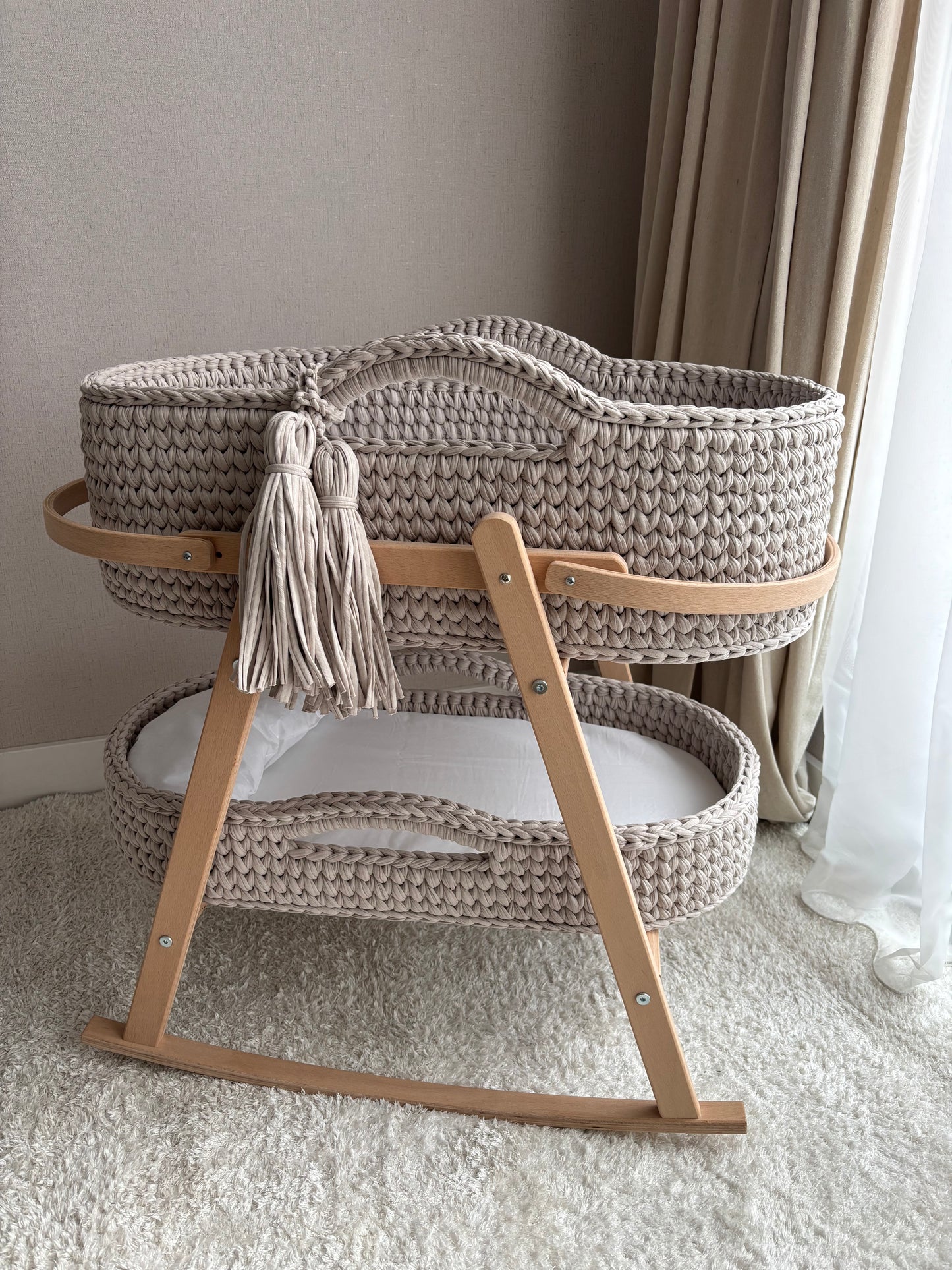 Beige scalloped bassinet set + beige XL changing basket + wooden support with arch