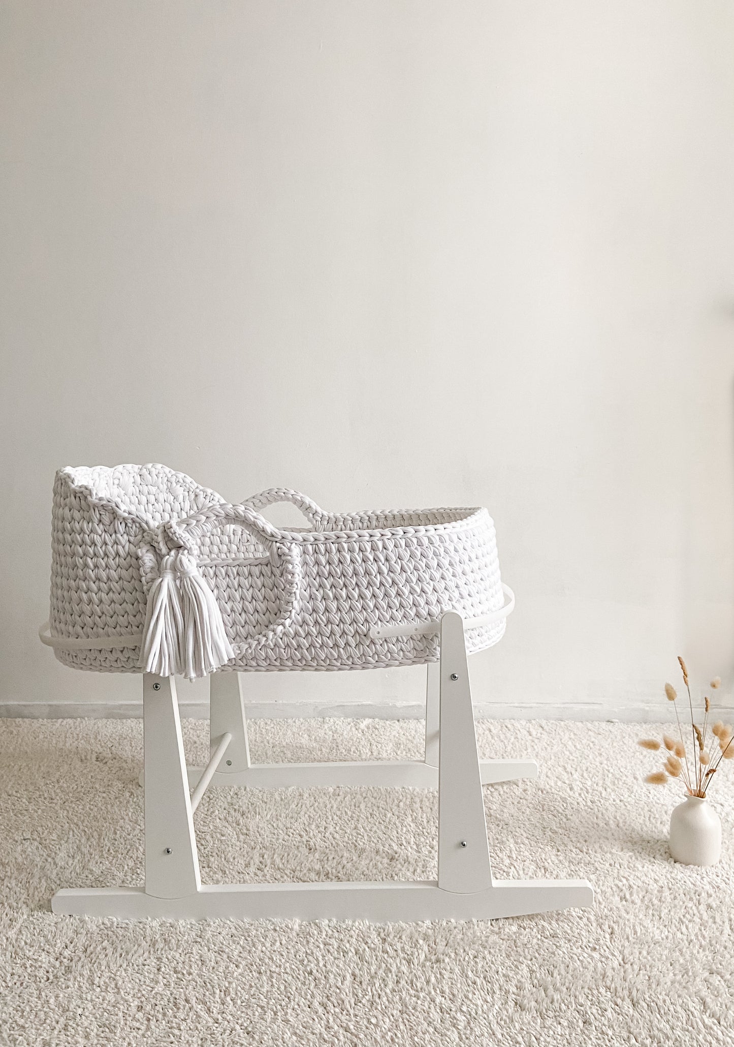 Pre-order bassinet with WHITE rim